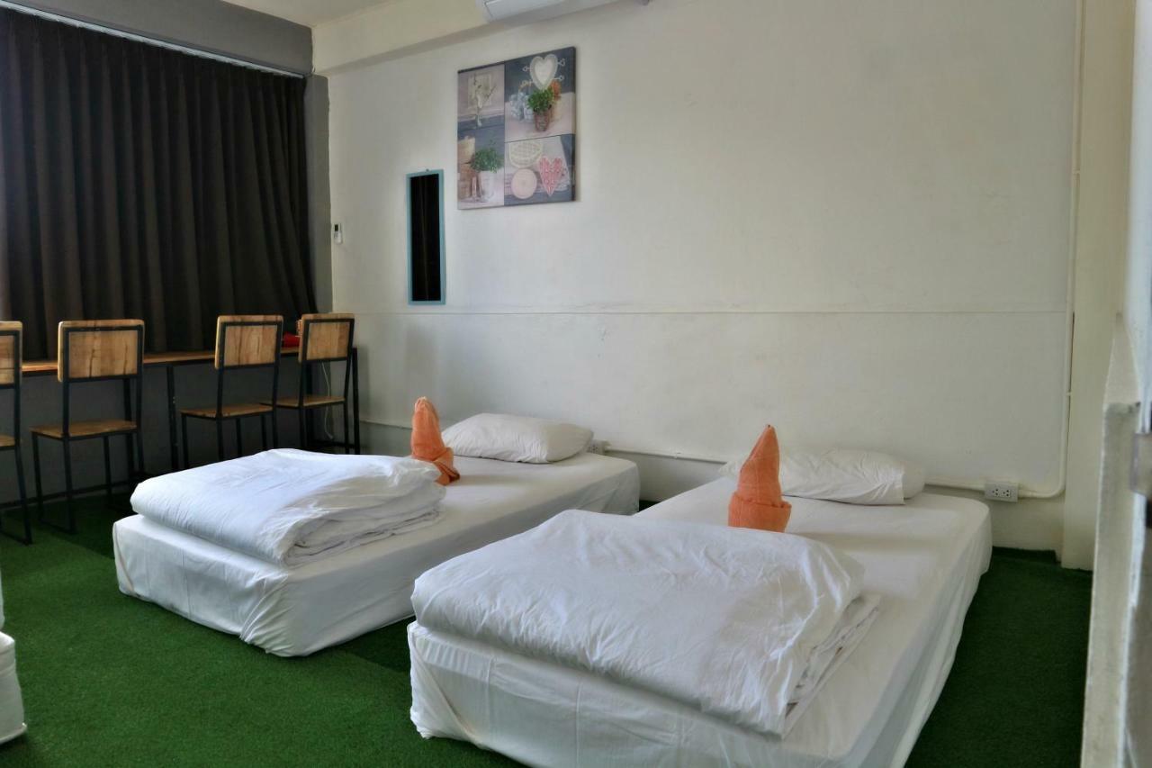 Love Cnx Guesthouse Chiang Mai Esterno foto