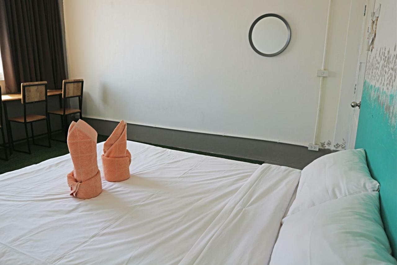 Love Cnx Guesthouse Chiang Mai Esterno foto